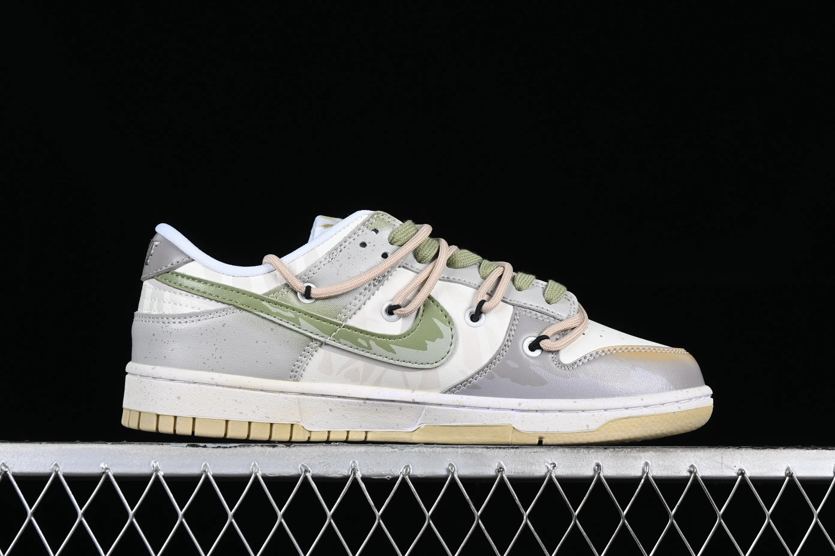 All Categories Nk SB Dunk Series Nk SB Dunk Low Low-top sneakers Nk Dunk Low Panda Prank-Tide SB strappy low-top casual sneakers DV0833-100